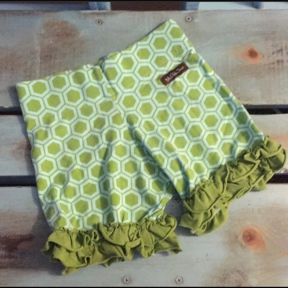 Matilda Jane Green Geometric Pattern Ruffled Short - Picture 2 of 5